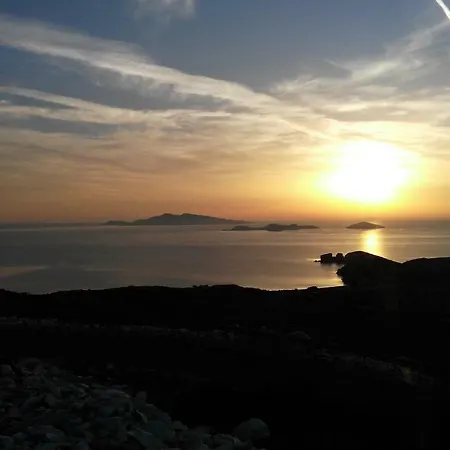 Naxos Beach Front House בית נופש