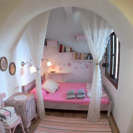 Naxos Beach Front House * Moutsoúna